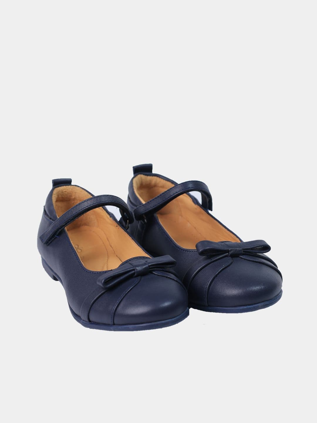 Tabiiy charmdan tayyorlangan maktab tuflisi