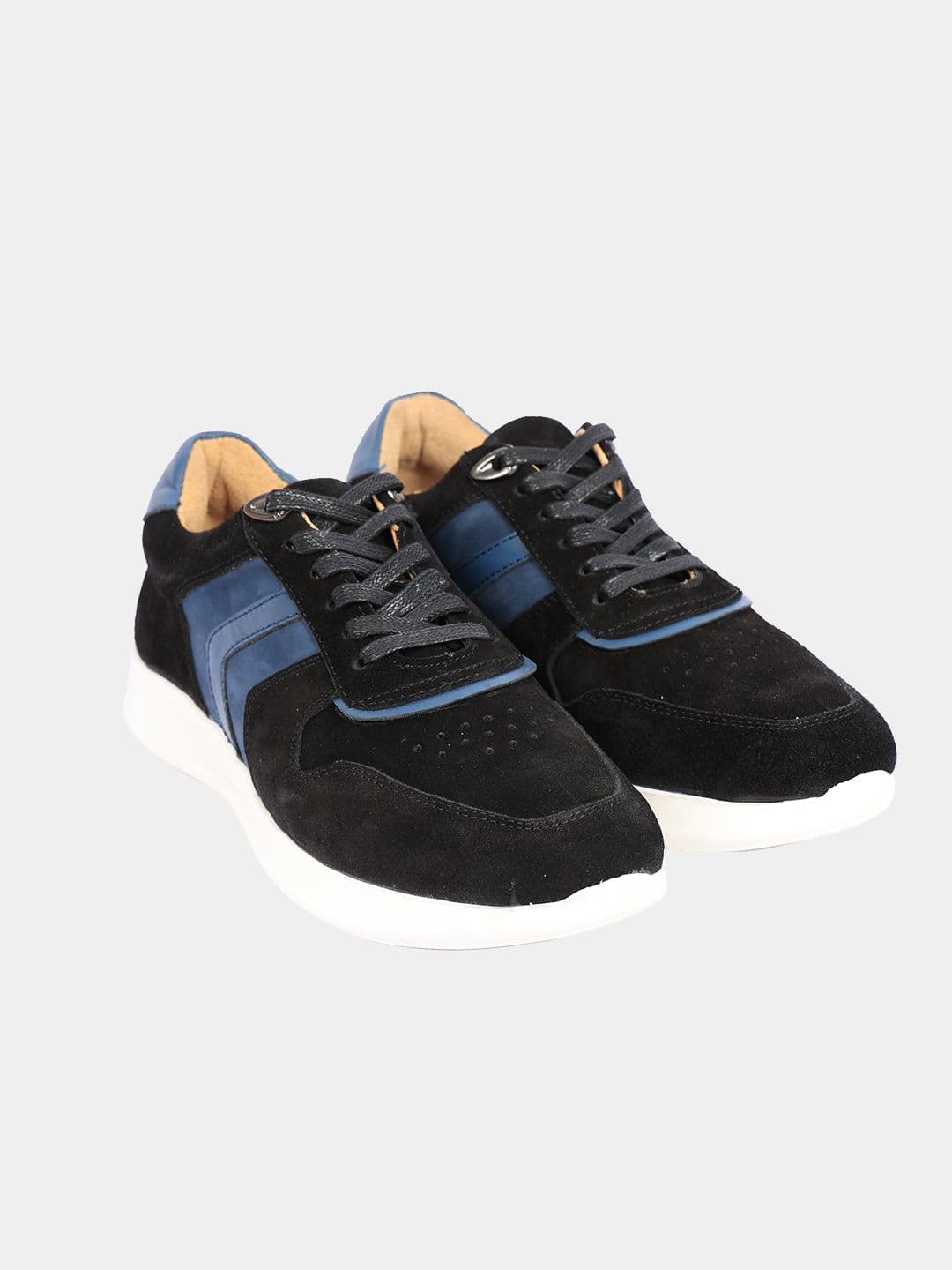 Tabiiy charmdan erkaklar krossovkalari