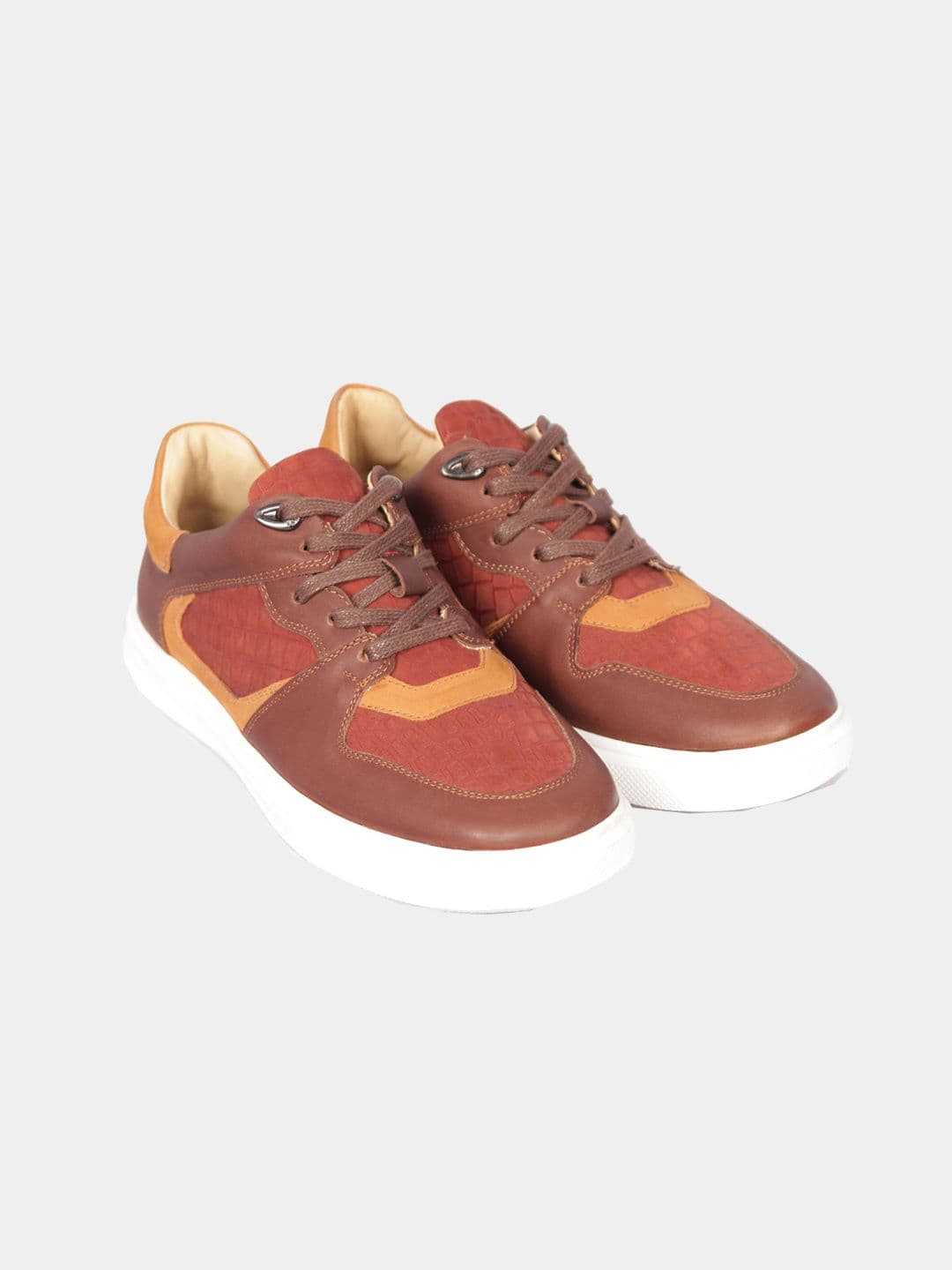 Tabiiy charmdan erkaklar krossovkalari