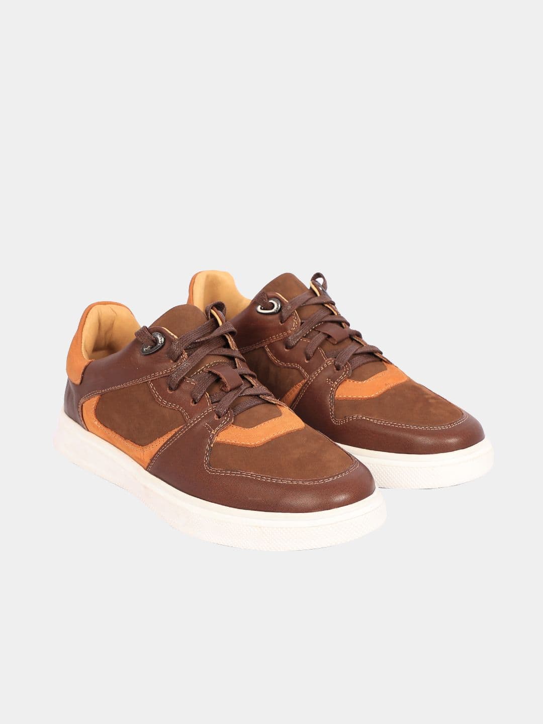 Tabiiy charmdan erkaklar krossovkalari